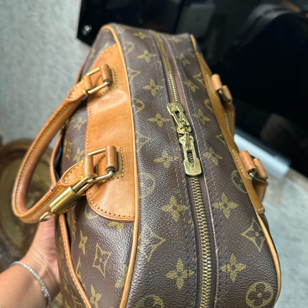 LV bag With LV Lock